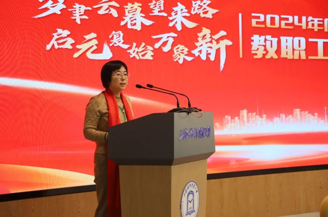 动态 | 星空娱乐评估联席总裁梁彬受邀出席上外贸金融治理学院表扬大会并做代表讲话